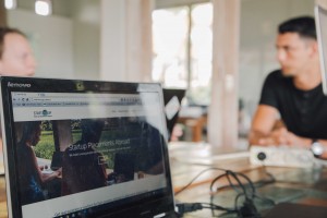 intern abroad with startups