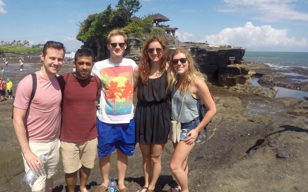 interns-tanah-lot-bali